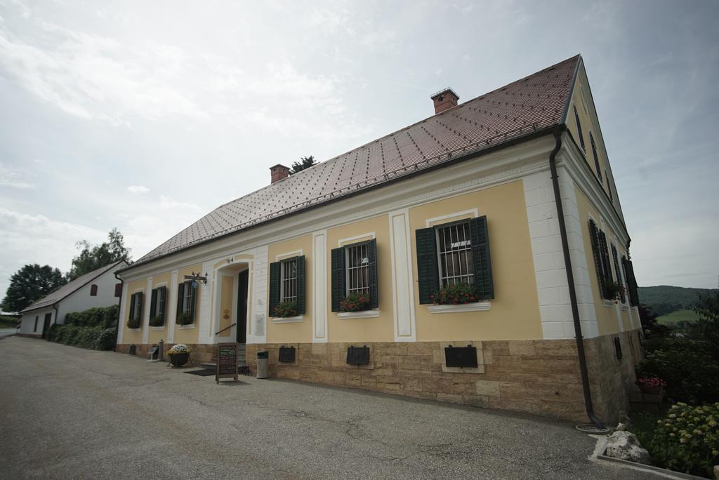 Siker B&B Hotel Pernica Buitenkant foto